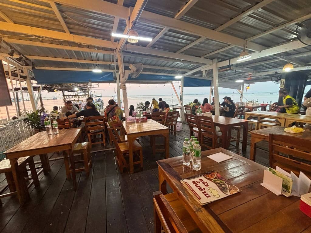 Tai Thong Seafood (Krua Phuen Ban)