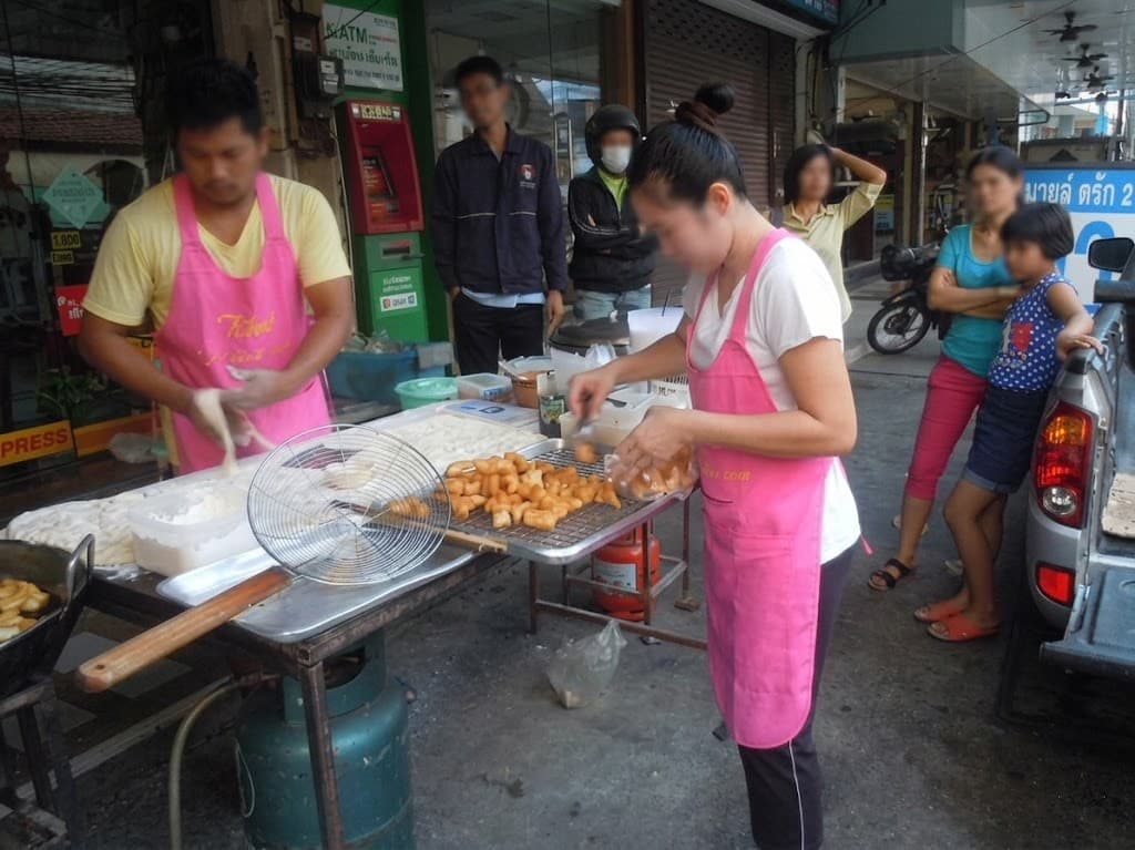 Wat Chai Mongkhon morning market