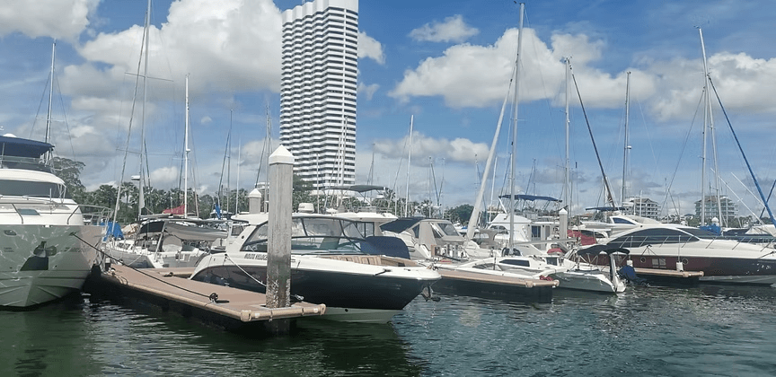 SailBreeze Yacht Charter