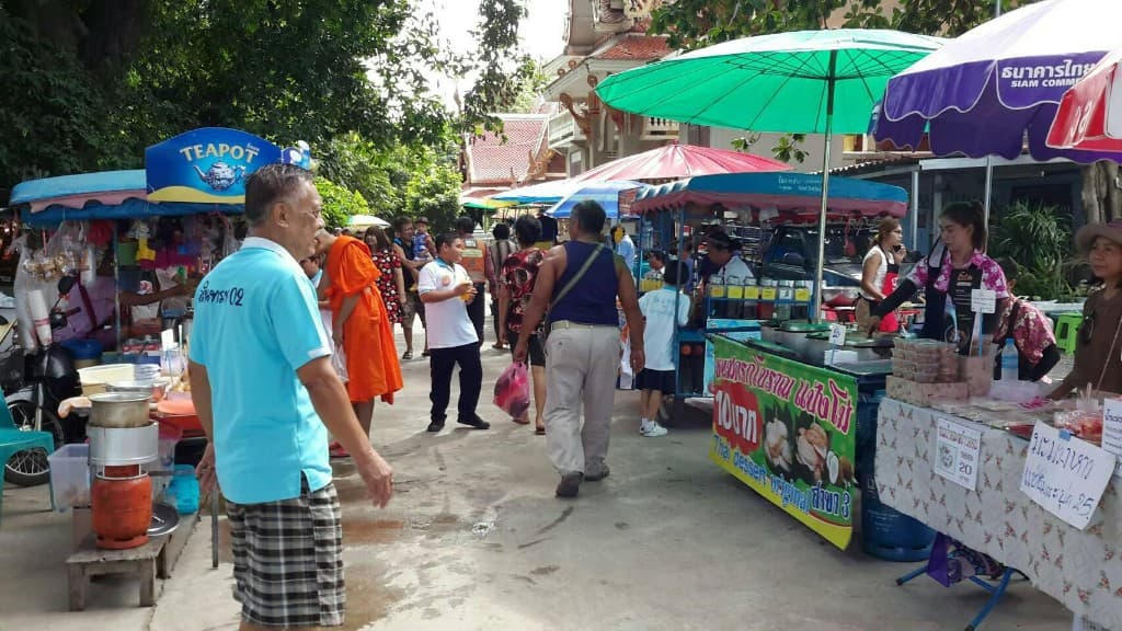 Wat Chai Mongkhon morning market